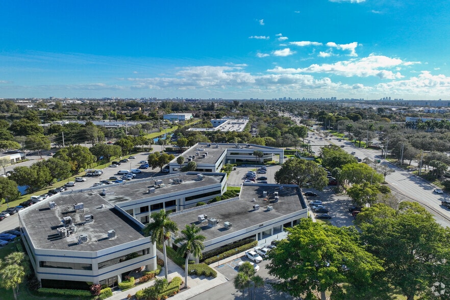 3313 W Commercial Blvd, Fort Lauderdale, FL for sale - Building Photo - Image 2 of 17