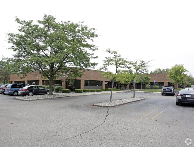 33125-33145 Schoolcraft Rd, Livonia, MI for lease - Building Photo - Image 2 of 2