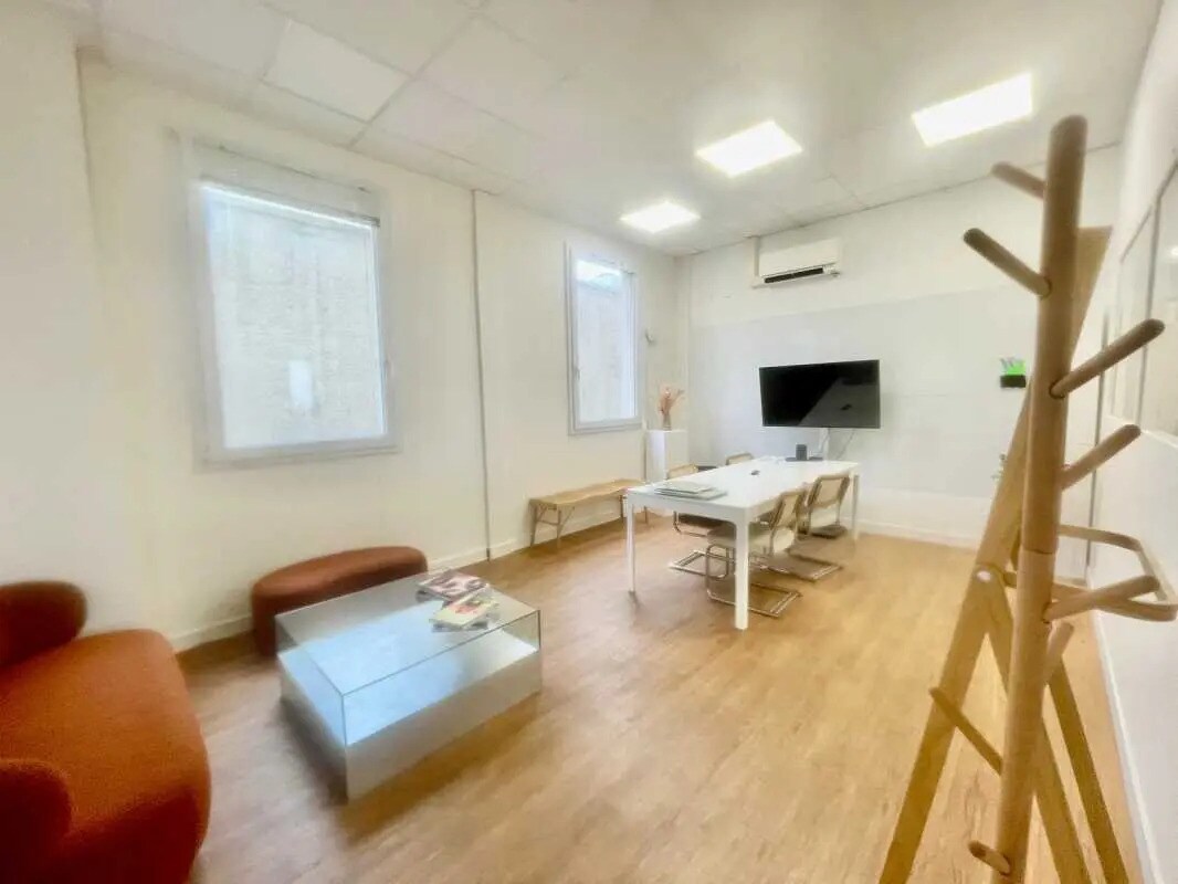 Bureau dans Montreuil à louer Photo du bâtiment- Image 1 de 7