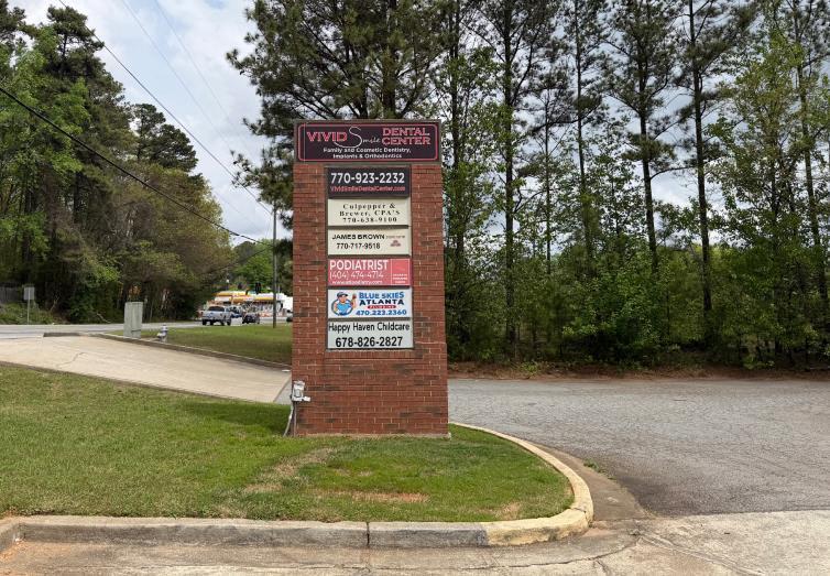5450 Lilburn Stone Mountain Rd, Stone Mountain, GA à louer - Photo du bâtiment - Image 3 de 5