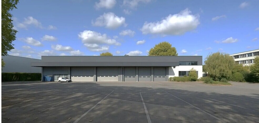 Office in Villeneuve-la-Garenne for lease - Building Photo - Image 1 of 9