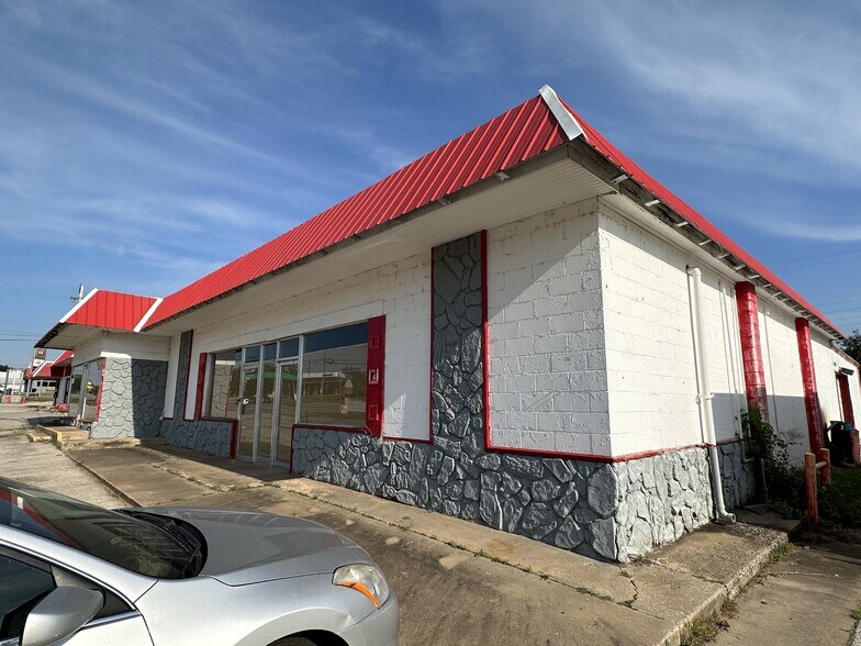 110 W Carl Hubbell Blvd, Meeker, OK à vendre - Photo du bâtiment - Image 2 de 17