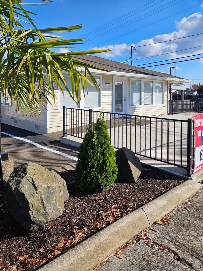 Plus de détails pour 1206 NE Adams St, McMinnville, OR - Bureau à louer