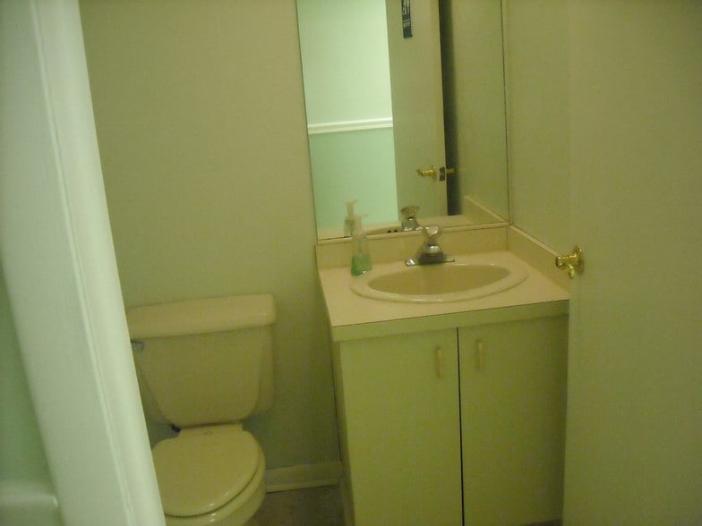 3900 Broadway, Fort Myers, FL for sale - Interior Photo - Image 2 of 9