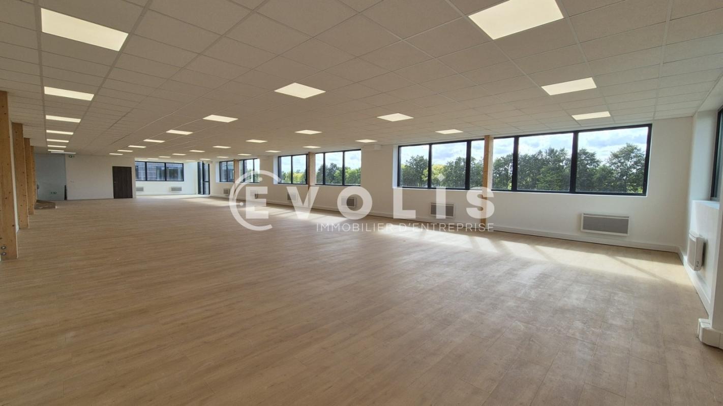 Office in Serris for lease Interior Photo- Image 1 of 7