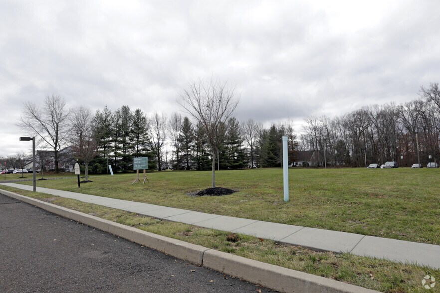 1700 Kendarbren Dr, Jamison, PA à louer - Photo du bâtiment - Image 3 de 28