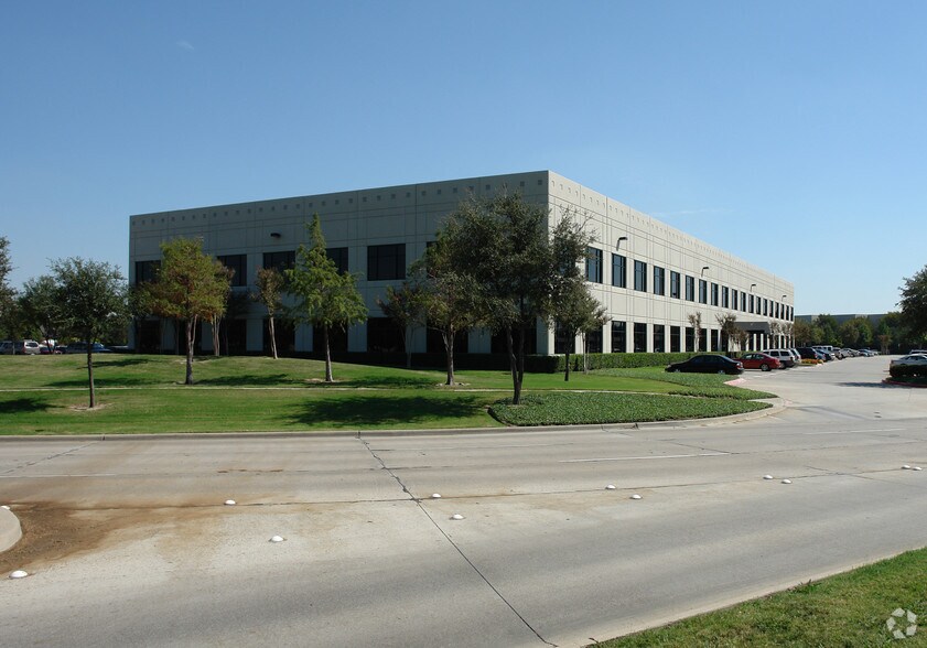 8700 Freeport Pkwy, Irving, TX à louer - Photo du bâtiment - Image 3 de 3