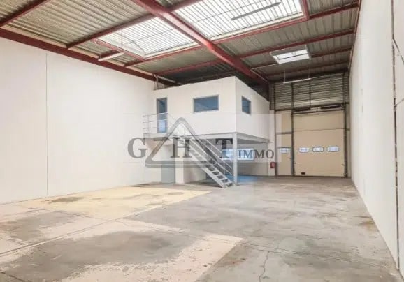 Flex in Lisses for lease - Interior Photo - Image 1 of 3