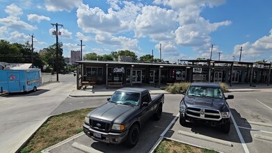 1602 E Houston St, San Antonio, TX à louer - Vidéo sur l’inscription commerciale 