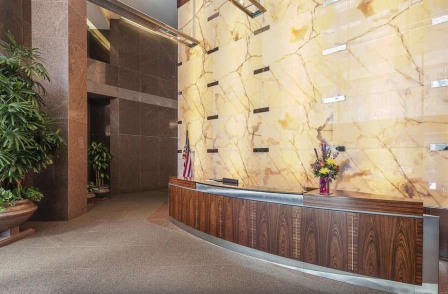 1225 Eye St NW, Washington, DC for lease - Lobby - Image 2 of 6