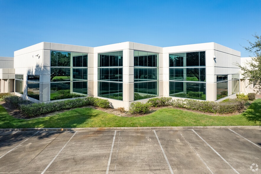 820 Gears Rd, Houston, TX à louer - Photo du bâtiment - Image 3 de 23