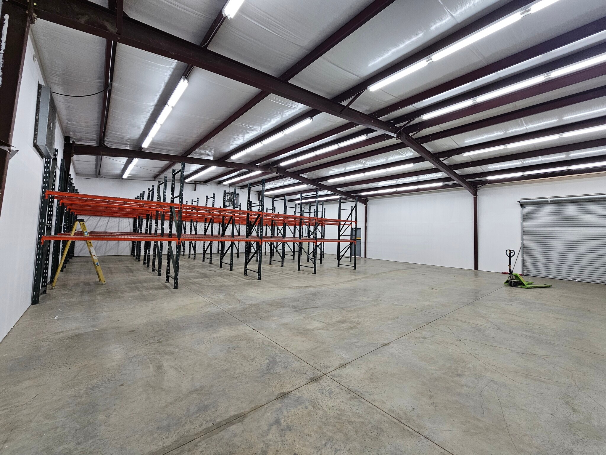 11523 Harry Hines Blvd, Dallas, TX for lease Primary Photo- Image 1 of 6