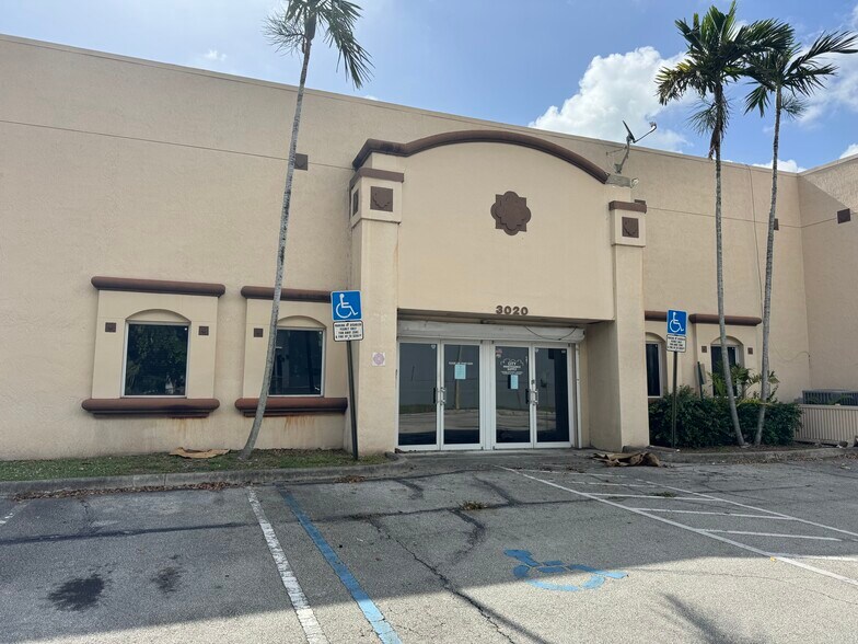 3020 SW 10th St, Pompano Beach, FL à louer - Photo principale - Image 1 de 5