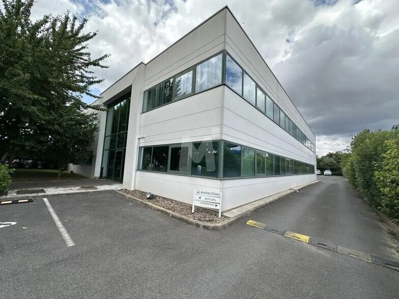 Office in Morangis for sale - Building Photo - Image 3 of 12