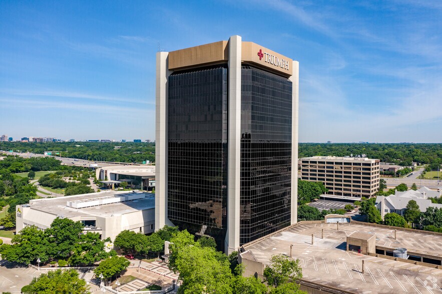 12700 Park Central Dr, Dallas, TX à louer - Photo du bâtiment - Image 2 de 4