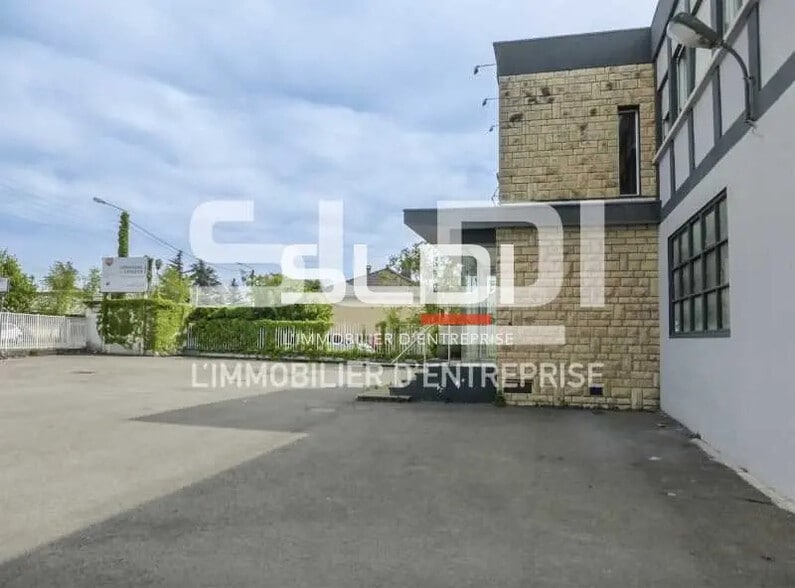 Flex in Décines-Charpieu for lease - Building Photo - Image 2 of 13