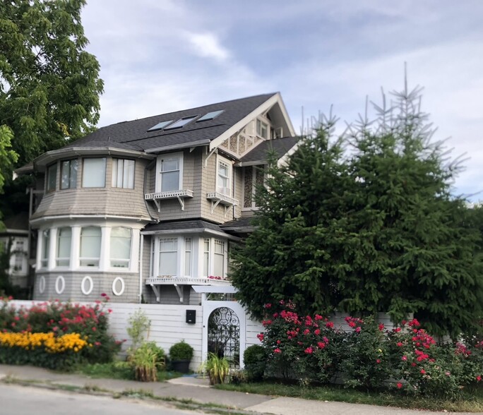 1902 Blenheim St, Vancouver, BC for sale - Building Photo - Image 2 of 2