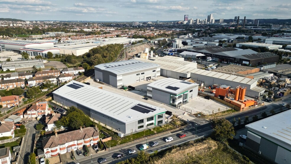 156 Beddington Ln, Croydon for lease - Building Photo - Image 3 of 89