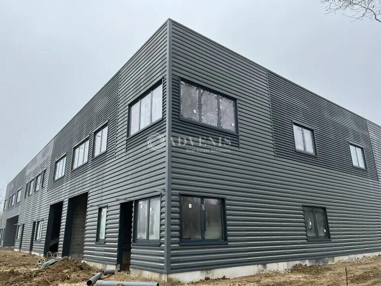 Flex in Buc for sale - Building Photo - Image 1 of 5