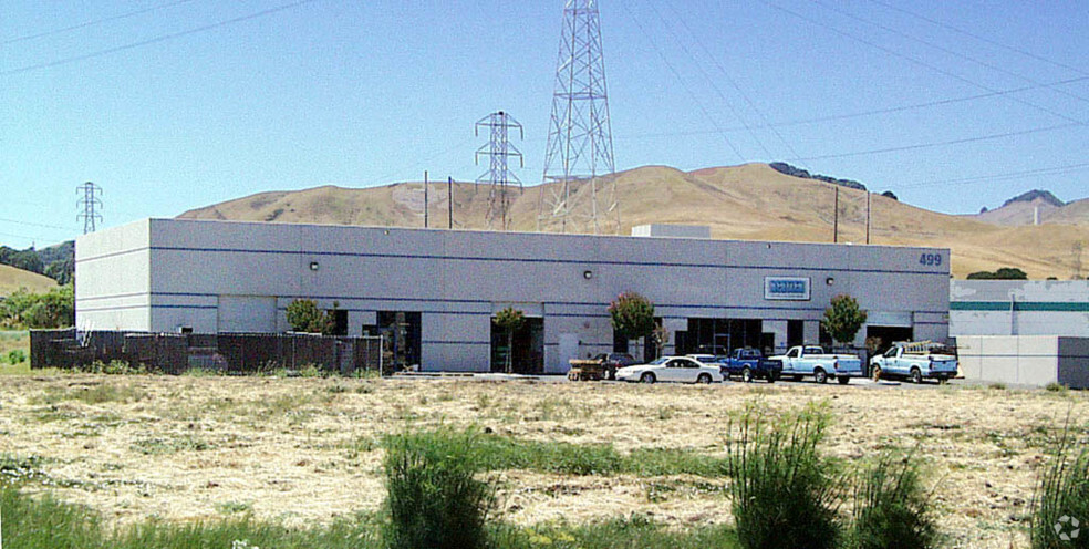 499 Watt Dr, Fairfield, CA for sale - Building Photo - Image 2 of 4