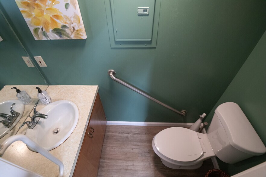 298 York Rd, Warminster Township, PA à louer - Photo du bâtiment - Image 3 de 4