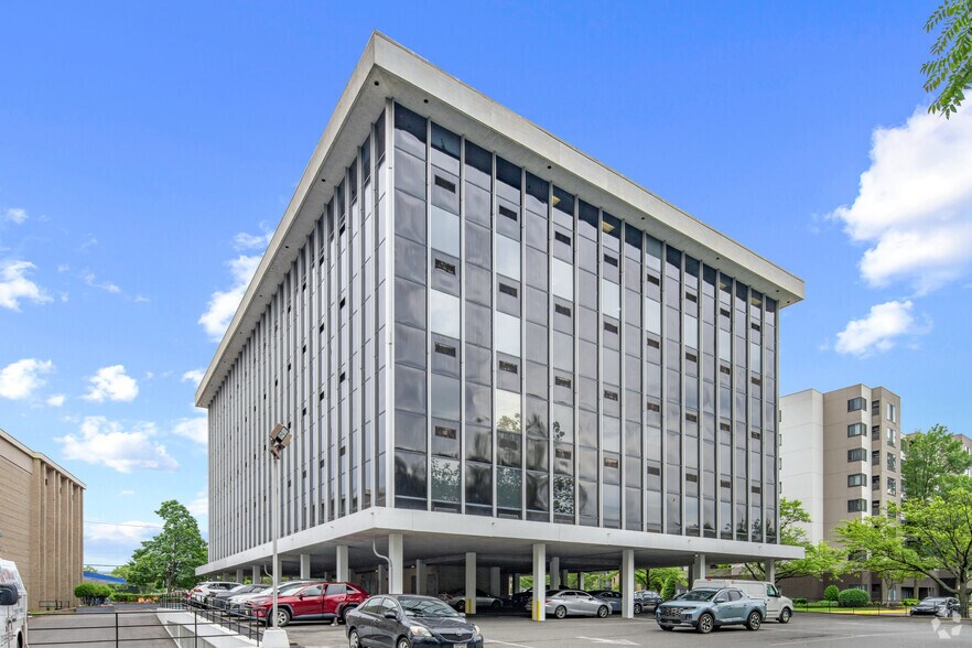 205 S Whiting St, Alexandria, VA à louer - Photo du bâtiment - Image 3 de 26