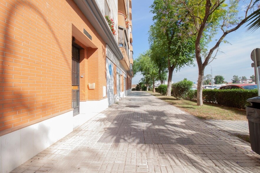 Calle Éufrates, 14, SEVILLA, Sevilla for sale - Building Photo - Image 2 of 45