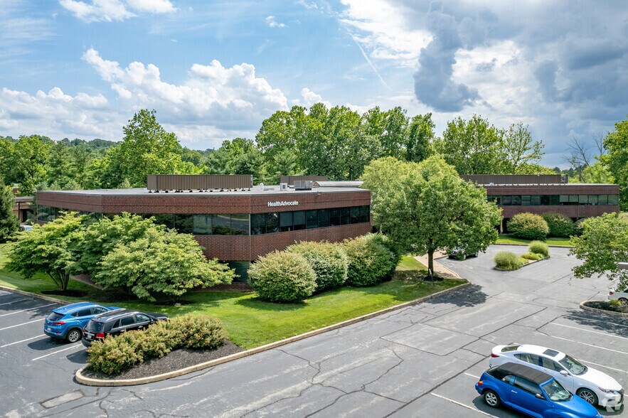 835 Springdale Dr, Exton, PA à louer - Photo du bâtiment - Image 1 de 8