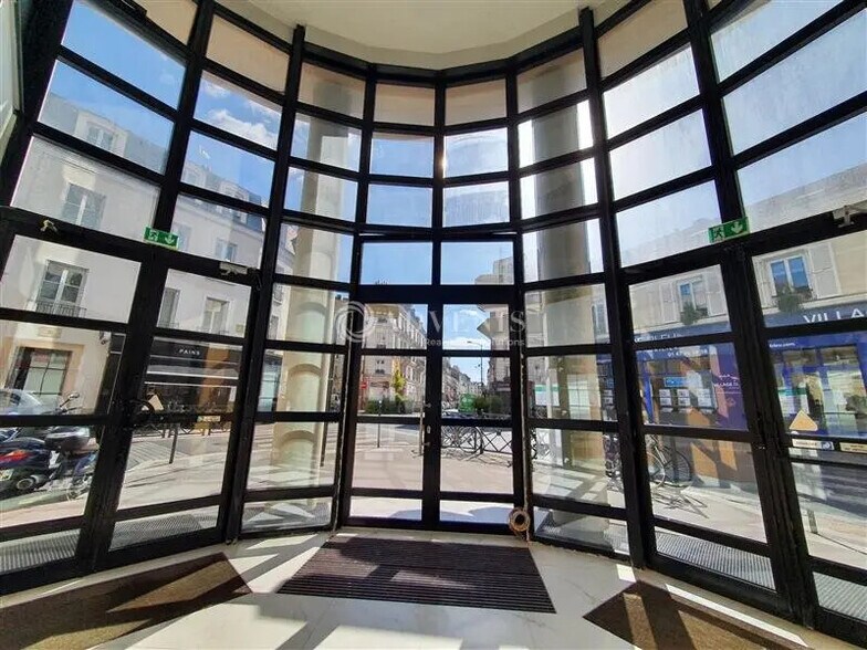 Bureau dans Asnières-sur-Seine à louer - Hall d’entrée - Image 2 de 9