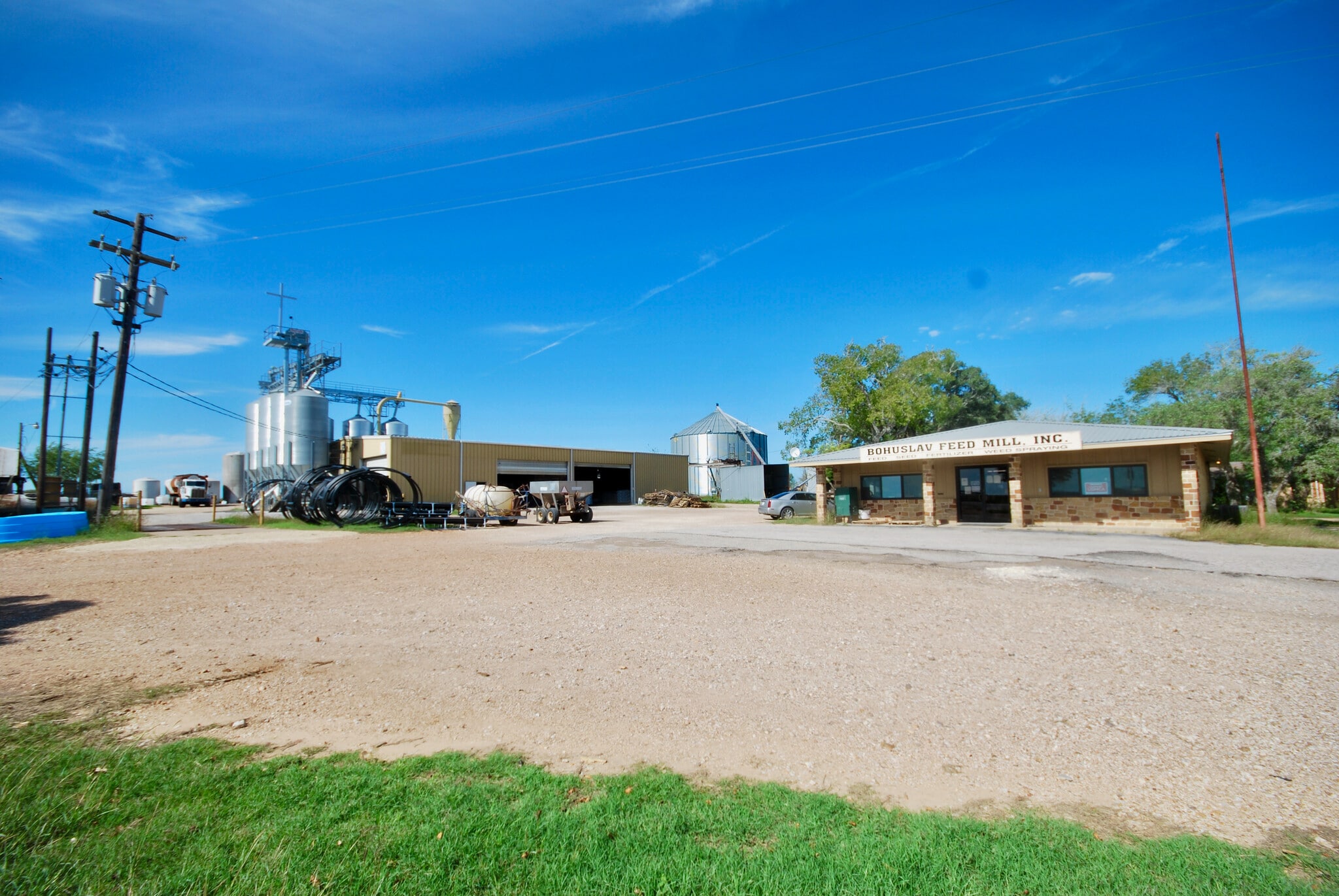 5040 FM 1295, Moulton, TX for sale Primary Photo- Image 1 of 43