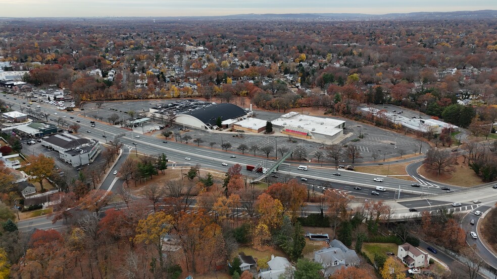 851 Rt-17, Paramus, NJ à louer - Photo du bâtiment - Image 1 de 1