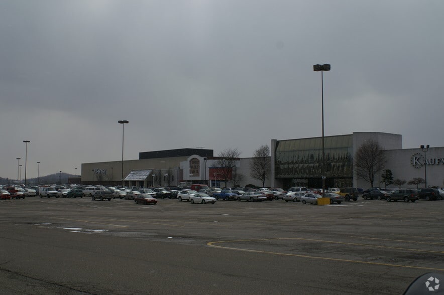 67800 Mall Rd, Saint Clairsville, OH for lease - Primary Photo - Image 3 of 4