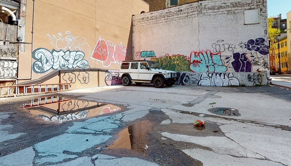 685 Washington st, New York, NY for sale - Matterport 3D Scan - Image 2 of 21