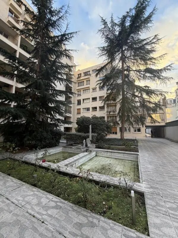 Commerce de détail dans Paris à vendre Photo du bâtiment- Image 1 de 16