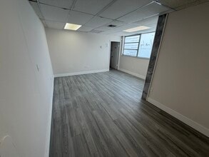 601-625 SW 57th Ave, Miami, FL à louer Photo intérieure- Image 1 de 8