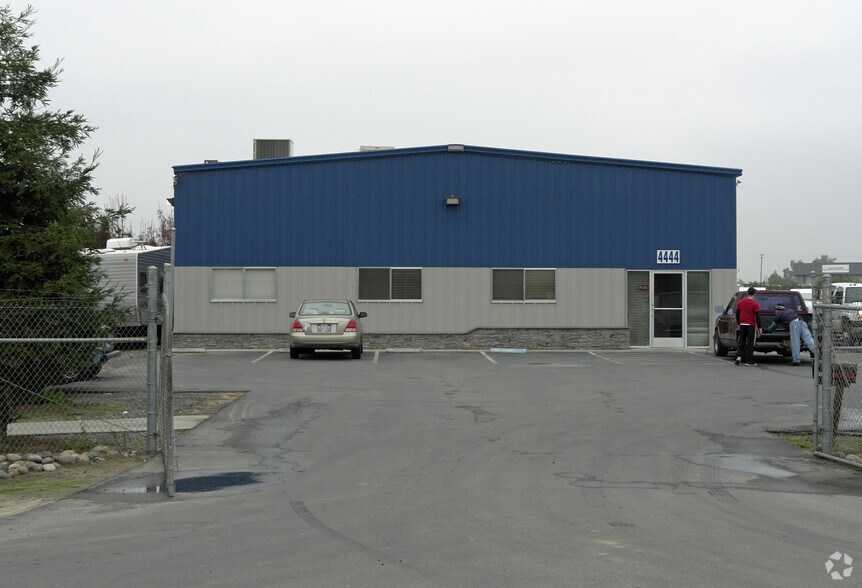 4444 E Lincoln Ave, Fresno, CA for sale - Building Photo - Image 1 of 7