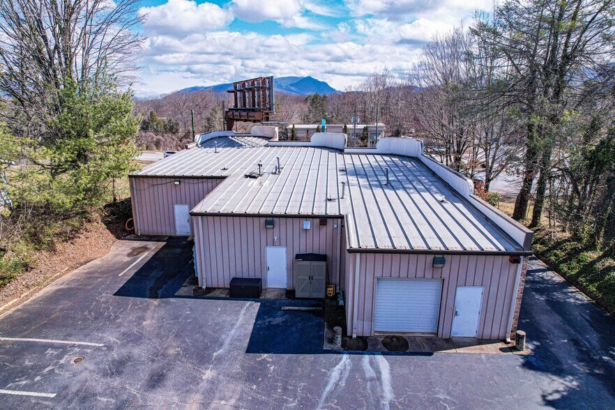 473 Hendersonville Rd, Asheville, NC à louer - Photo du bâtiment - Image 3 de 9