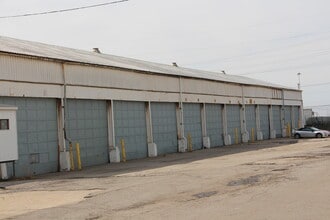 17877 St Clair Ave, Cleveland, OH à louer Photo du bâtiment- Image 2 de 4