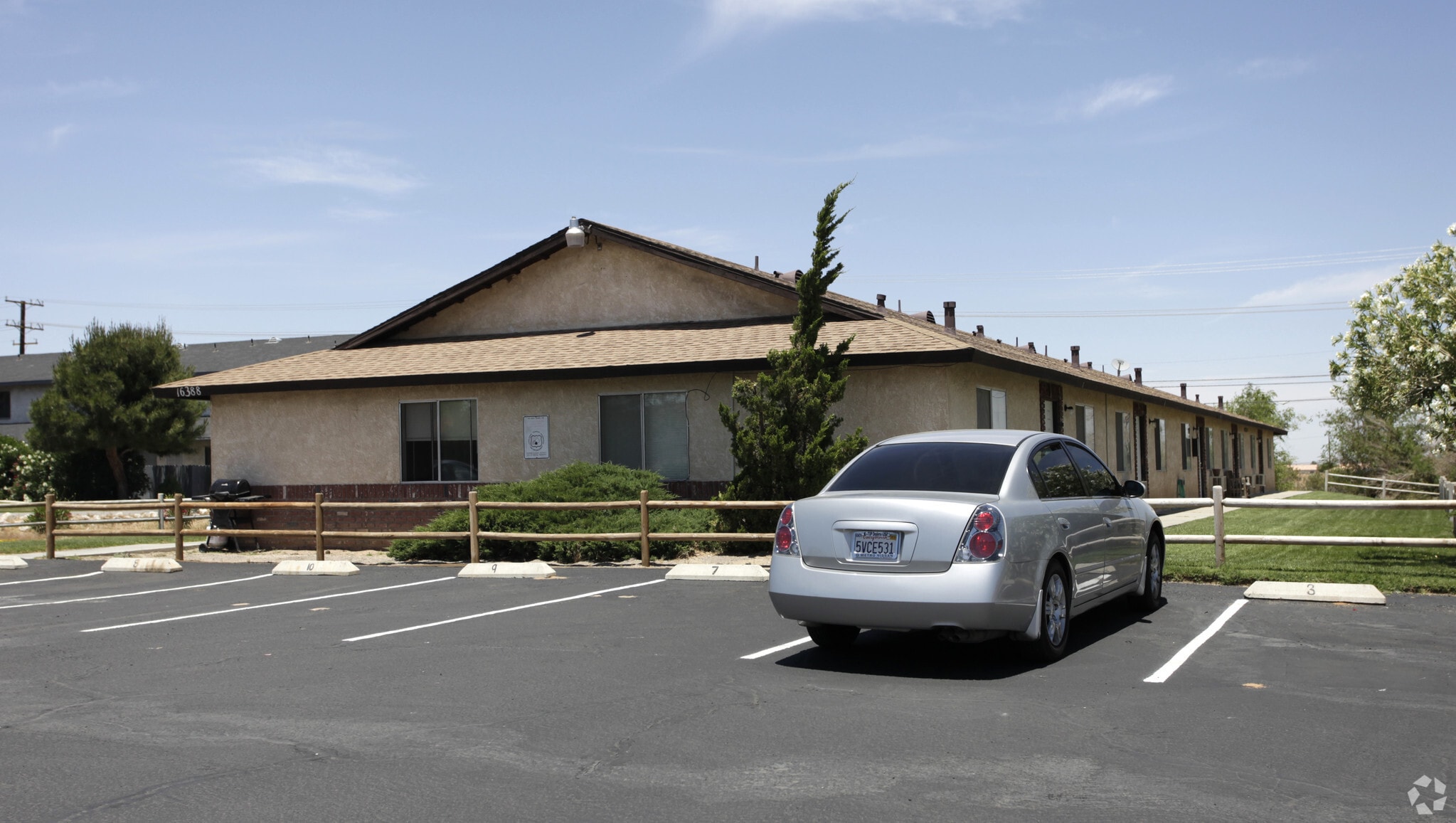 16388 Sequoia Ave, Hesperia, CA for sale Primary Photo- Image 1 of 6
