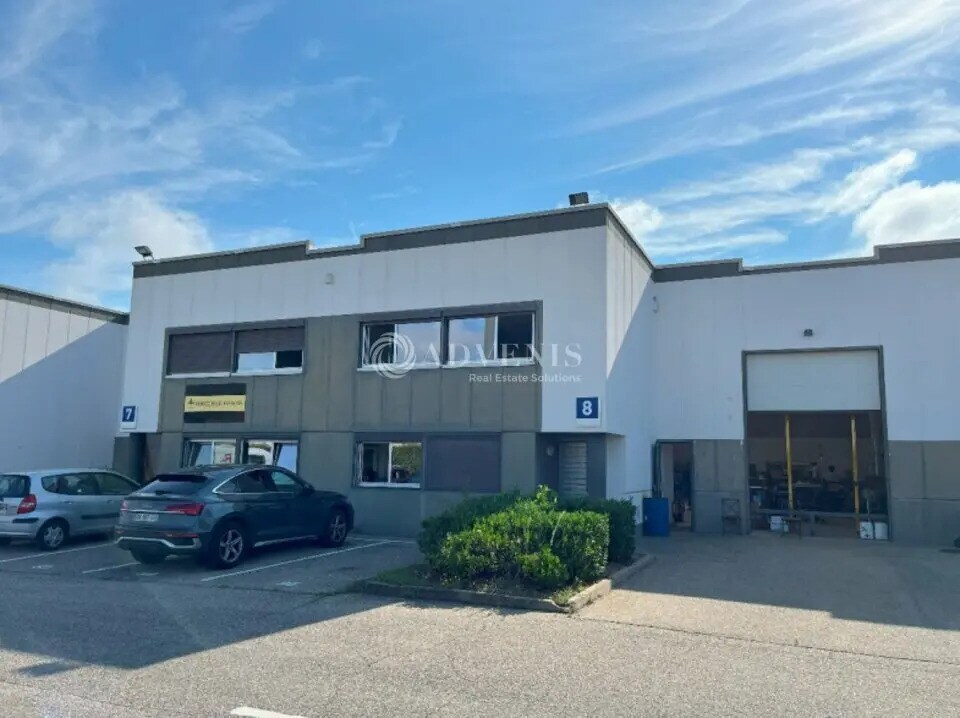 Flex in Décines-Charpieu for lease Building Photo- Image 1 of 12