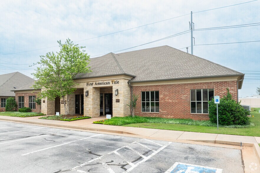 5609 Classen Blvd, Oklahoma City, OK à louer - Photo du bâtiment - Image 3 de 6