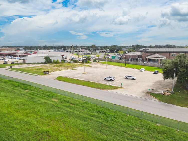 4648 S Service Rd W, Metairie, LA à louer - Photo du bâtiment - Image 2 de 13