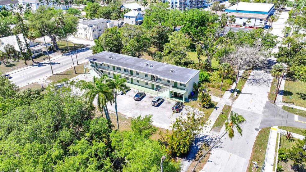 1761 Fowler St, Fort Myers, FL for sale - Building Photo - Image 3 of 11