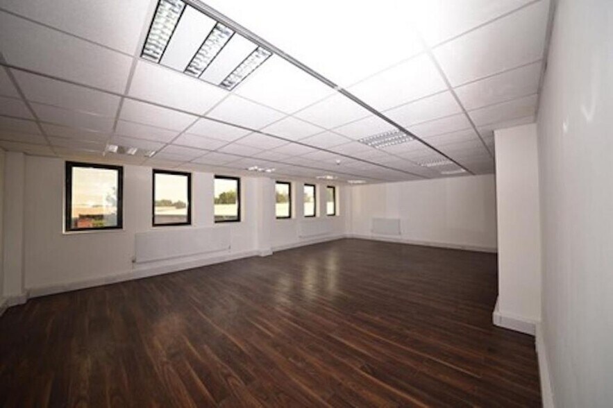 Alliance Rd, Londres à louer - Photo du bâtiment - Image 3 de 10