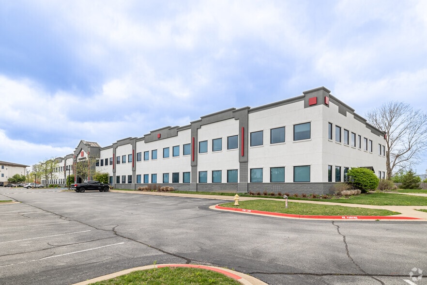 1116 S Walton Blvd, Bentonville, AR for lease - Building Photo - Image 1 of 37