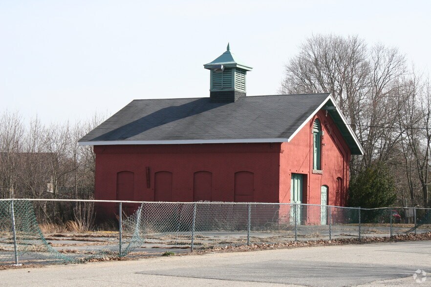 77 Anthony St, Jewett City, CT à vendre - Photo du bâtiment - Image 2 de 9