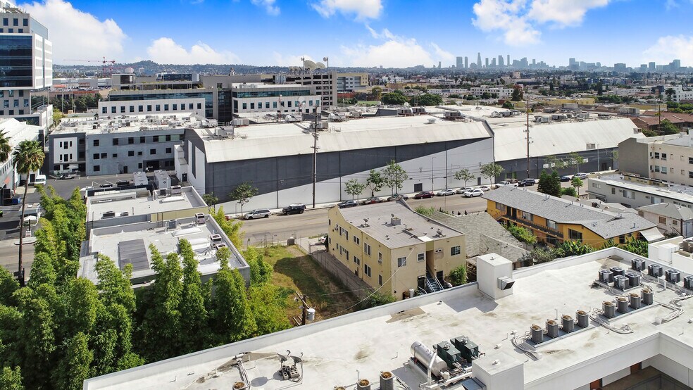 1449 N Bronson Ave, Los Angeles, CA à vendre - Photo du bâtiment - Image 2 de 9