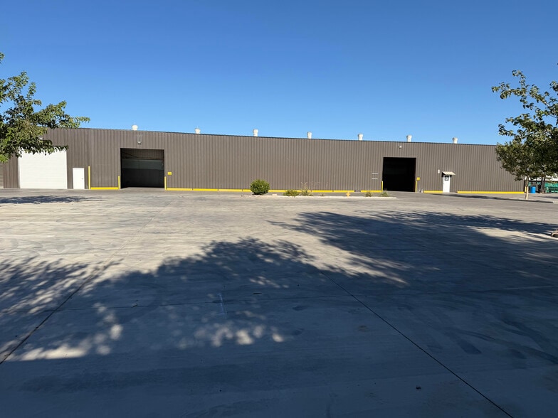 13586 Central Rd, Apple Valley, CA for lease - Building Photo - Image 1 of 3