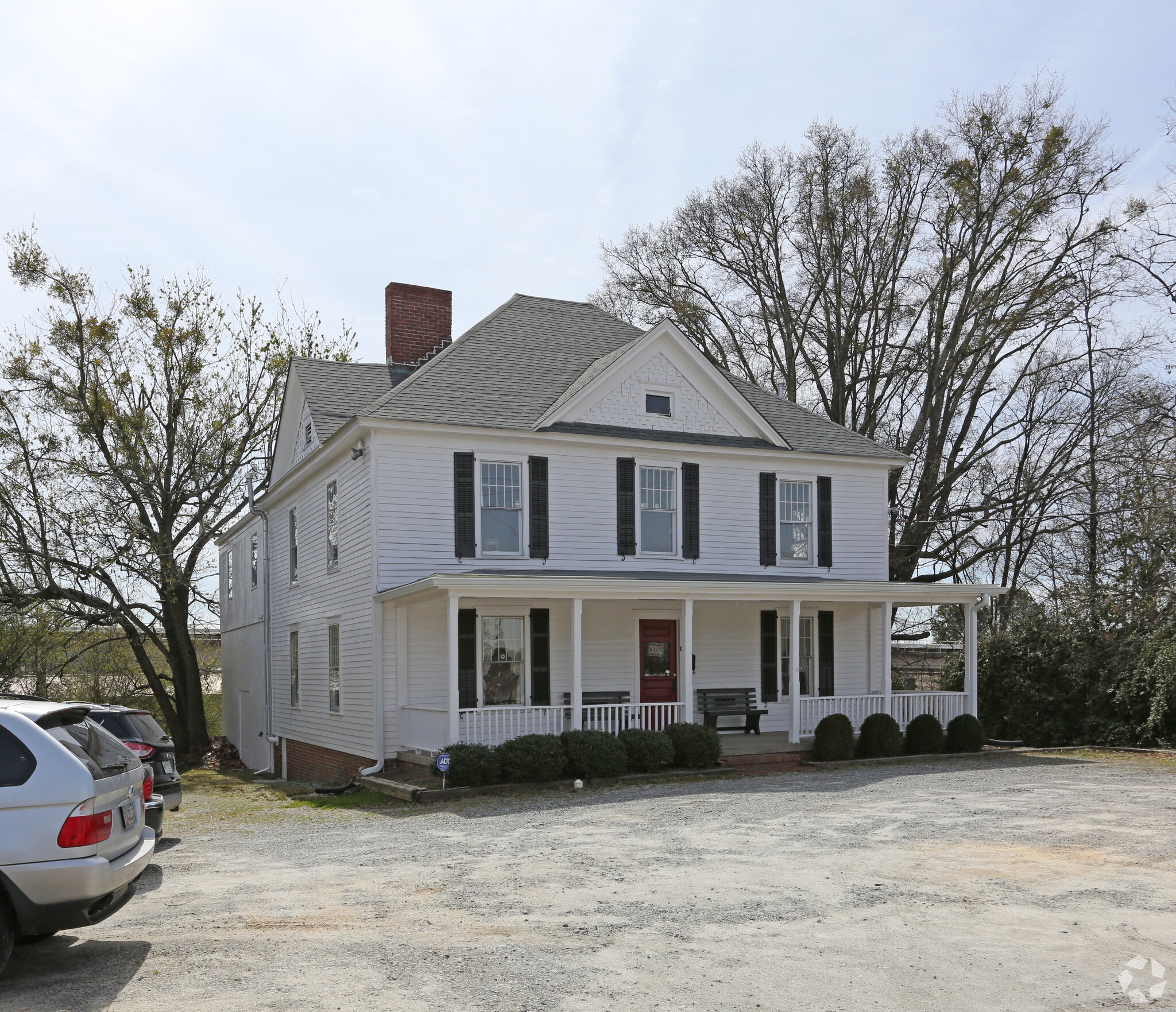 5449 Peachtree Rd, Atlanta, GA for lease Building Photo- Image 1 of 18