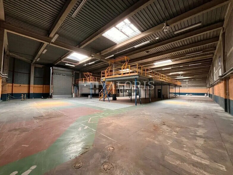 Industrial in Vitrolles for lease - Building Photo - Image 3 of 10